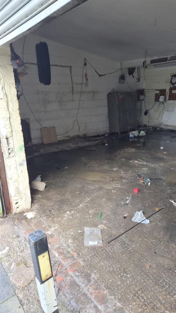 Garage Manchester Road Bolton, photo 2